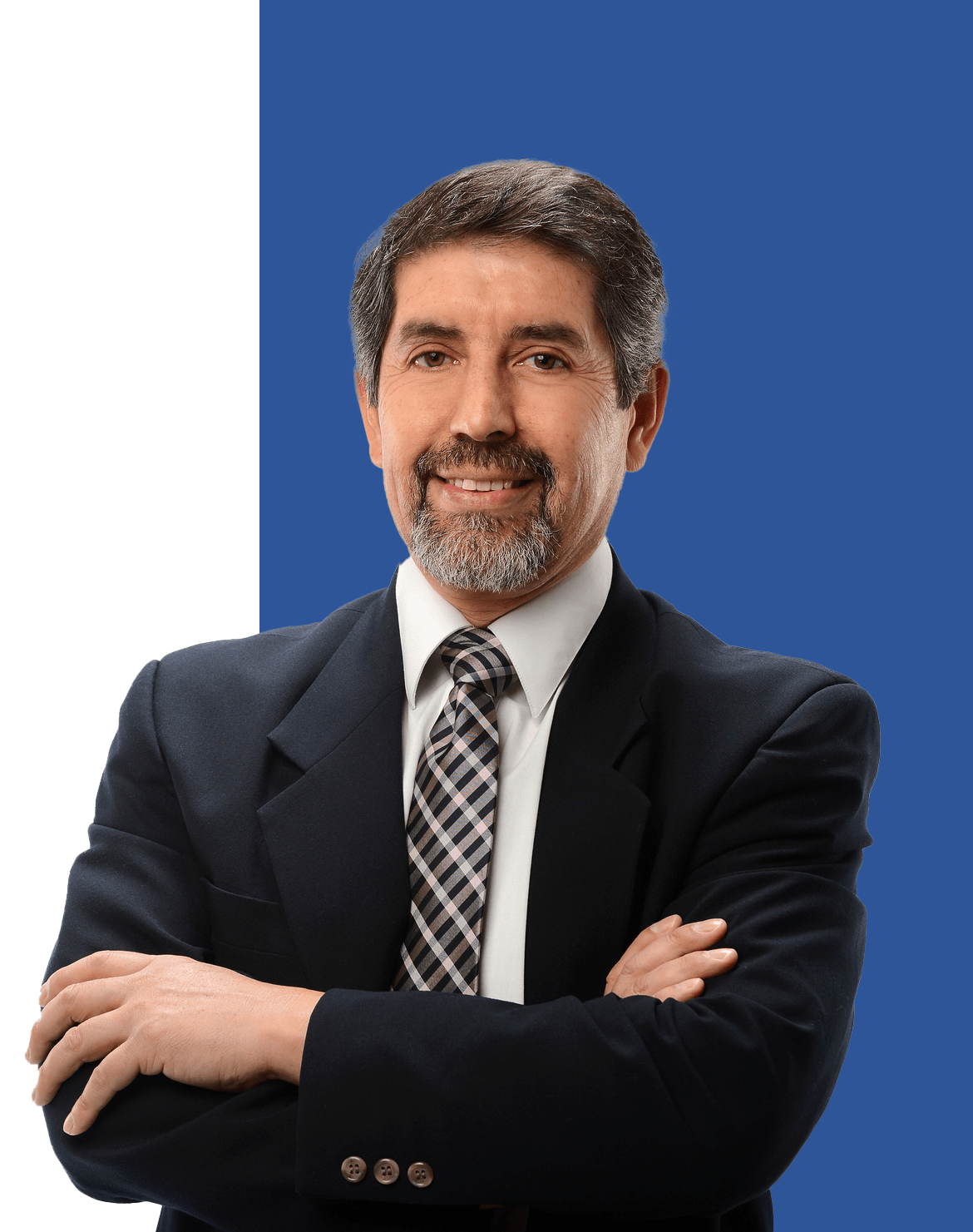 Man in a suit standing while arms crossed.